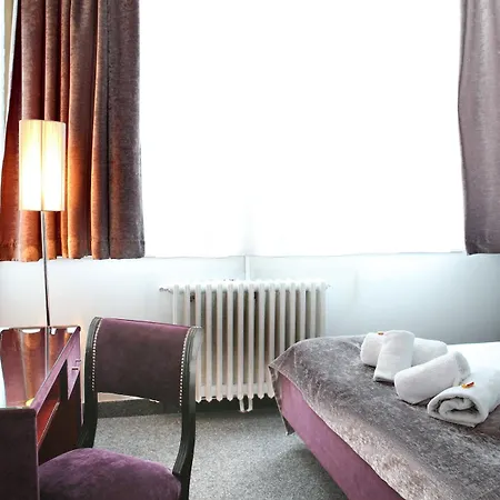 Tash 住宿加早餐酒店 3*