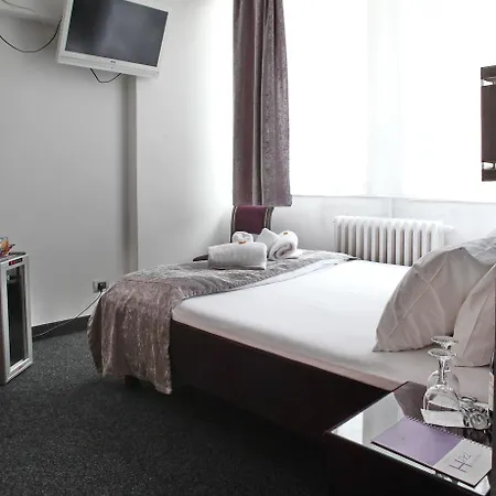 Bed and breakfast Tash 3*