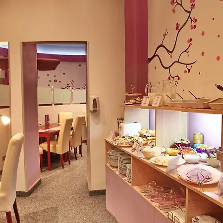 Tash 住宿加早餐酒店 3*