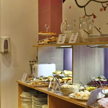 Tash 住宿加早餐酒店 3*