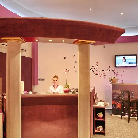 Tash 住宿加早餐酒店 3*