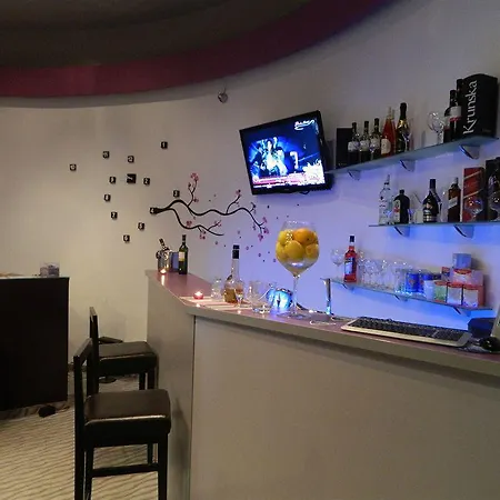 Tash 住宿加早餐酒店 3*